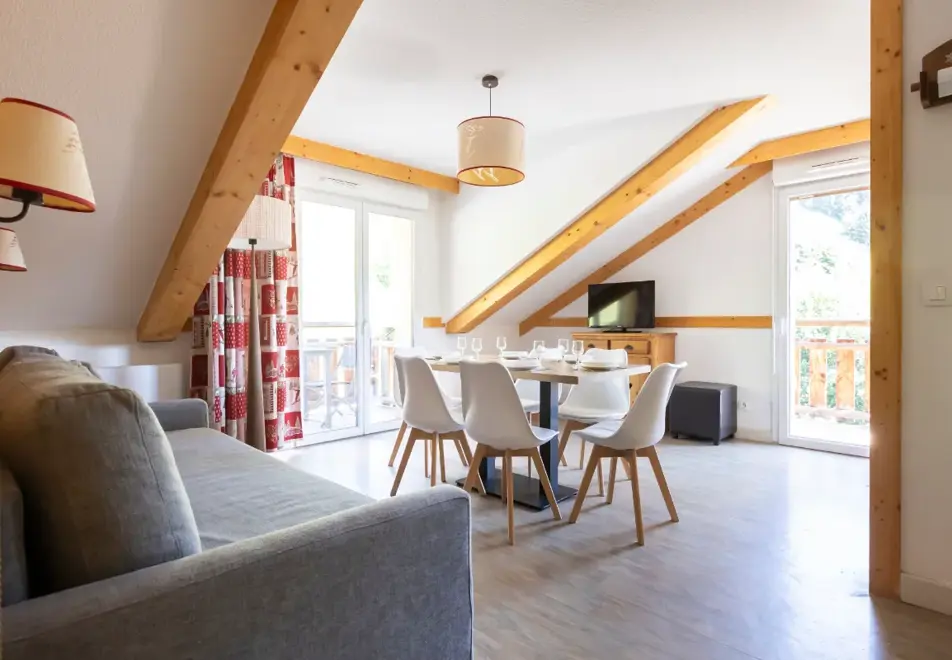 Les Bergers, Saint Sorlin d'Arves (self catered apartments) - Typical open plan style