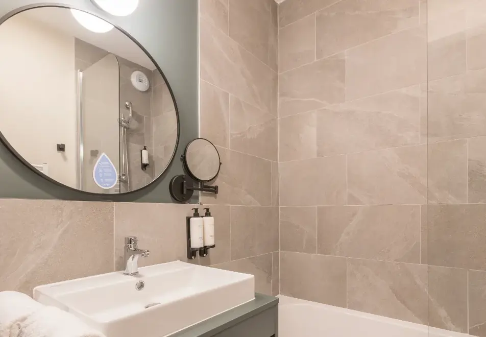 l'Ecrin de Vars, Vars (self catered apartments) - Typical bathroom style