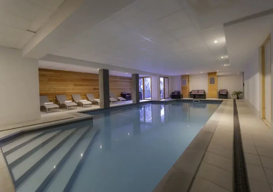 Le Crystal-Vaujany-Indoor pool (3).webp