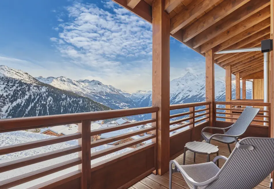 l'Ecrin Blanc, La Rosiere (self catered apartments) - Typical style balcony