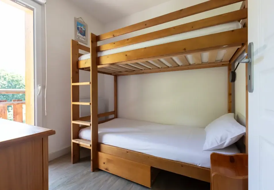 Les Bergers, Saint Sorlin d'Arves (self catered apartments) - Typical bunk room style