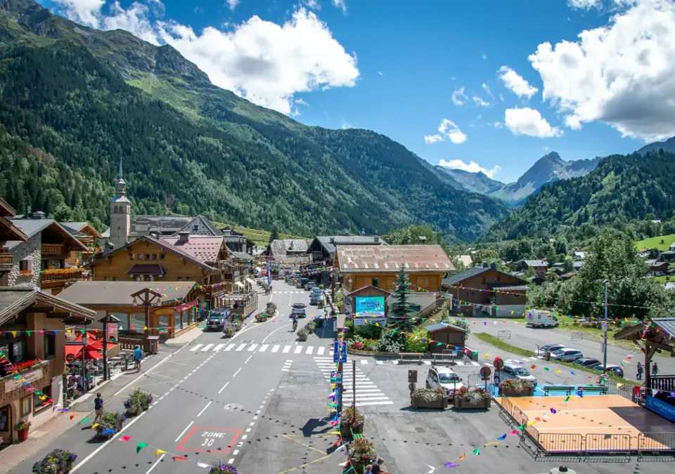 Les Contamines-Village centre.webp