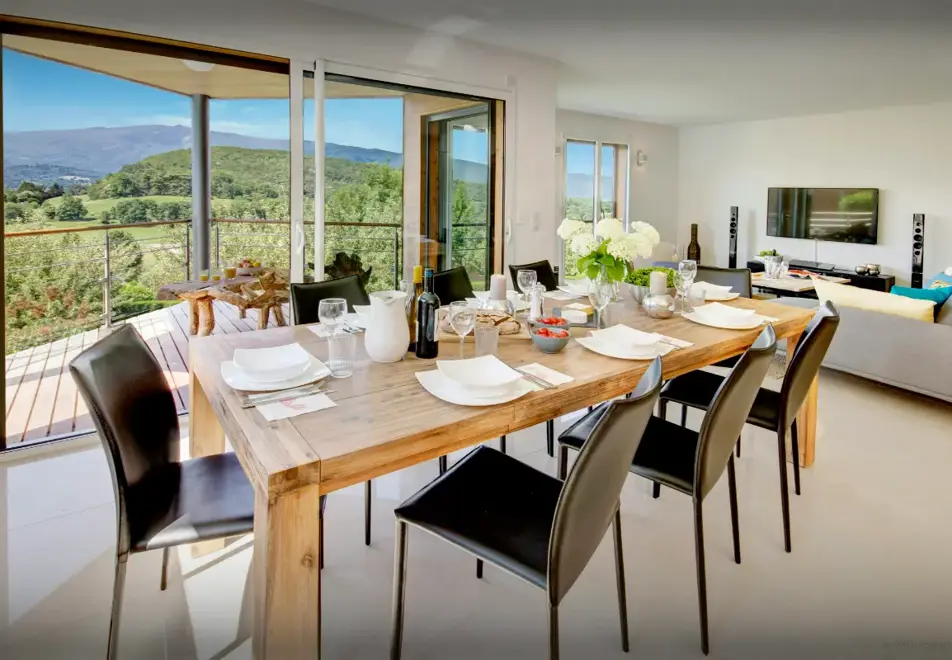 Villa Flying Dragon, Lake Annecy (self catered chalet) - Dining area