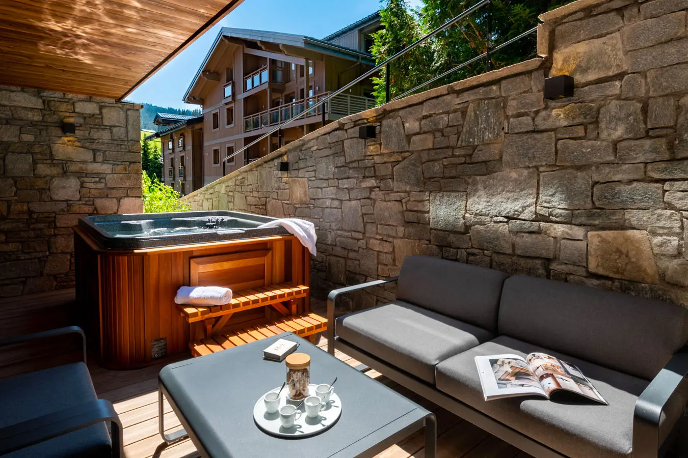 Kinabalu Les Gets (Self Catered Apartments) Apt 1 Hot Tub Summer