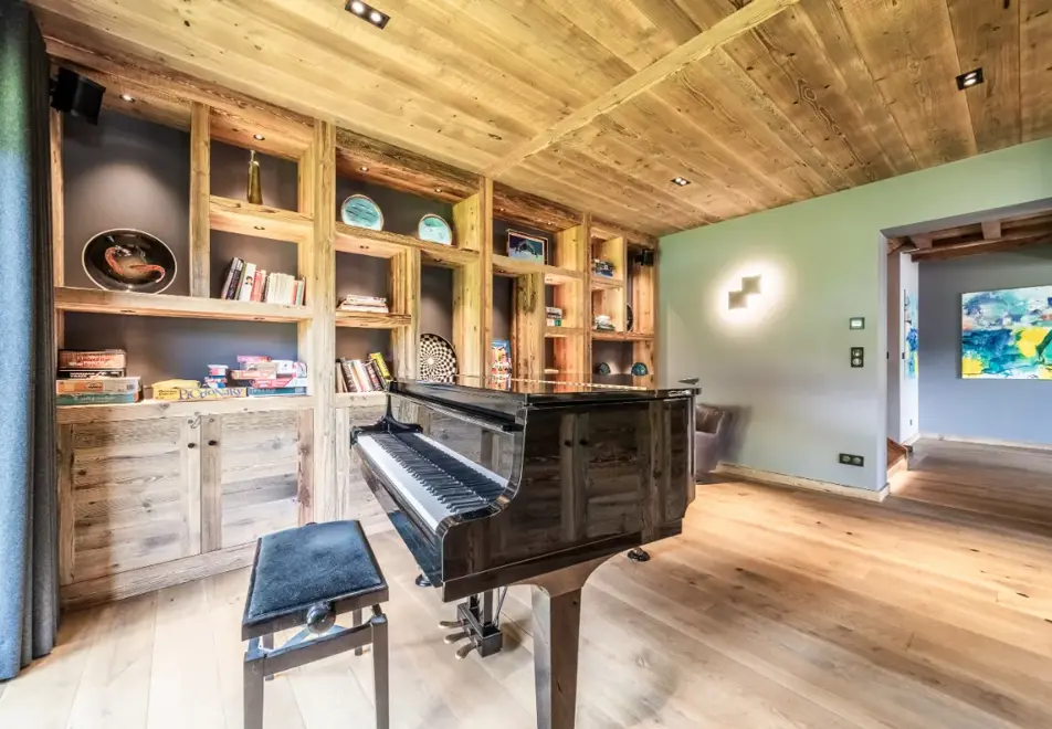 Chalet Kerasia, Morzine (self catered chalet) - Piano