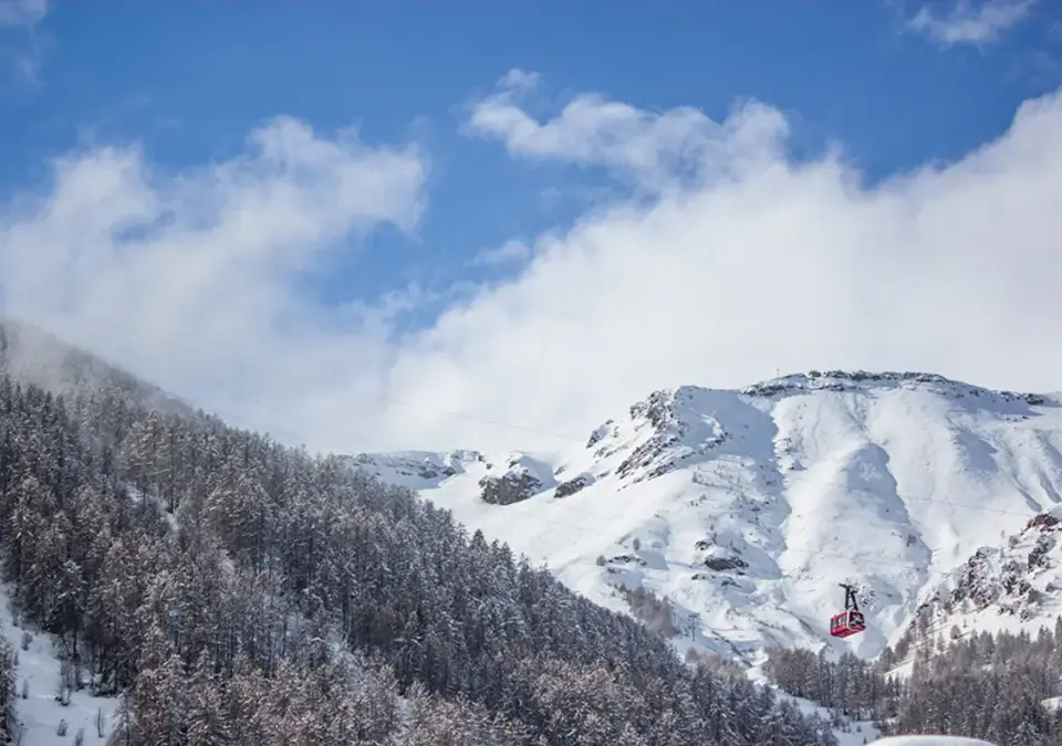 Auron - Cable car (2).webp