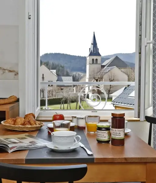 Le Splendide, Villard de Lans (self catered apartments) - Typical apartment