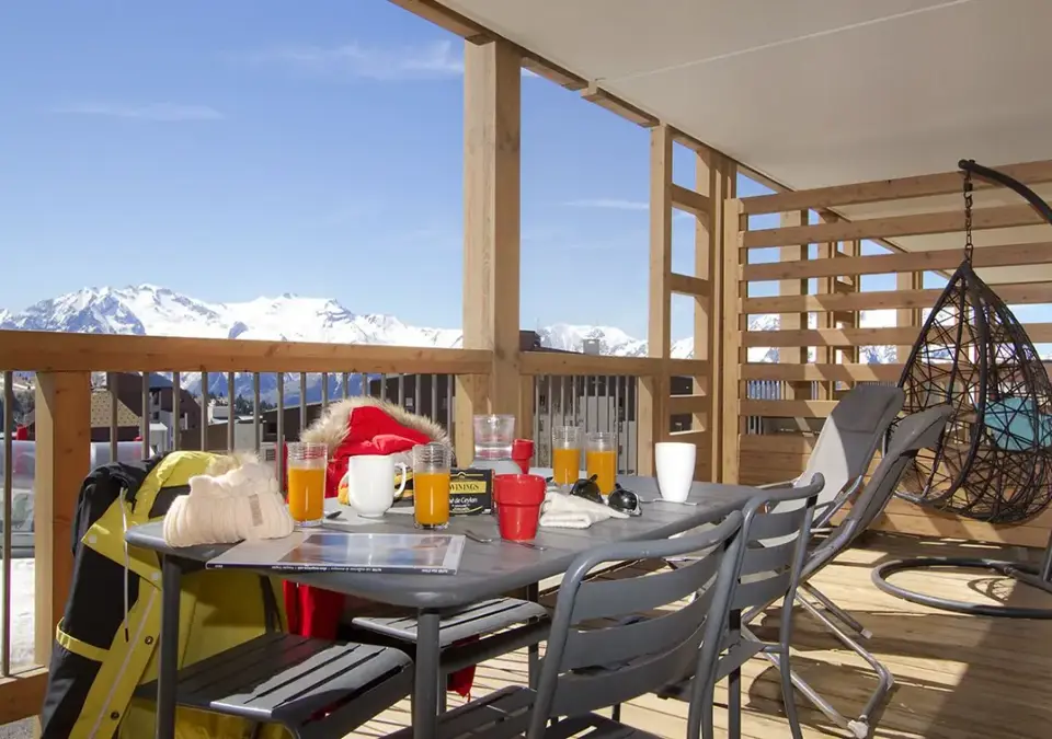 Phoenix-Alpe d'Huez-Typical A building apartments (18).webp
