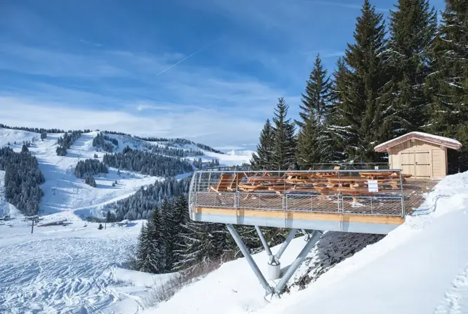 Les Gets Belvedere des Nauchets picnic platform (©Mel_Carle).webp