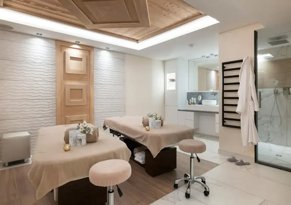 Akoya-Valmorel-Treatment room (©studio-bergoend).webp