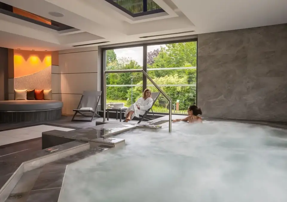 Le Rivage Hotel-Lake Annecy-Hot tub.webp