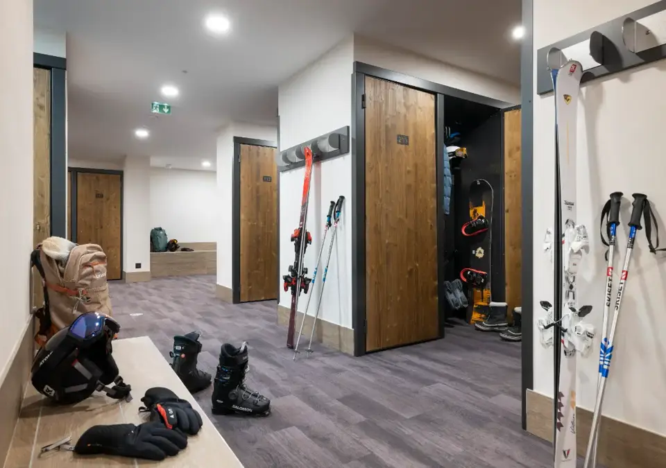 Akoya-Valmorel-Ski room (©STUDIO-BERGOEND).webp