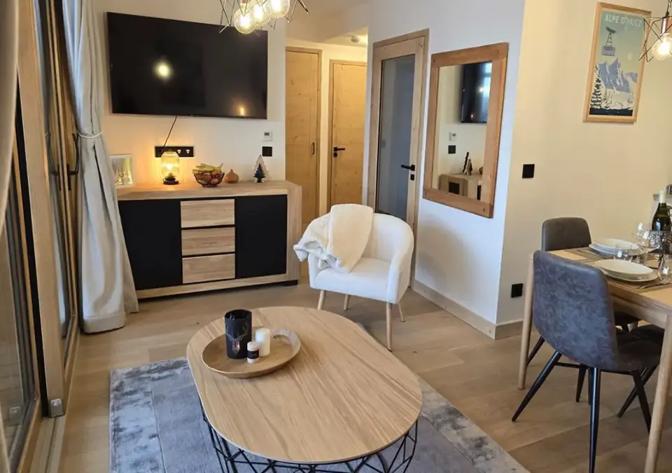 Phoenix-Alpe d'Huez-Typical C building apartments (1).webp