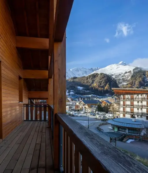 Les Chalets d'Adrien, Valloire (self catered apartments) - Exterior balcony shop
