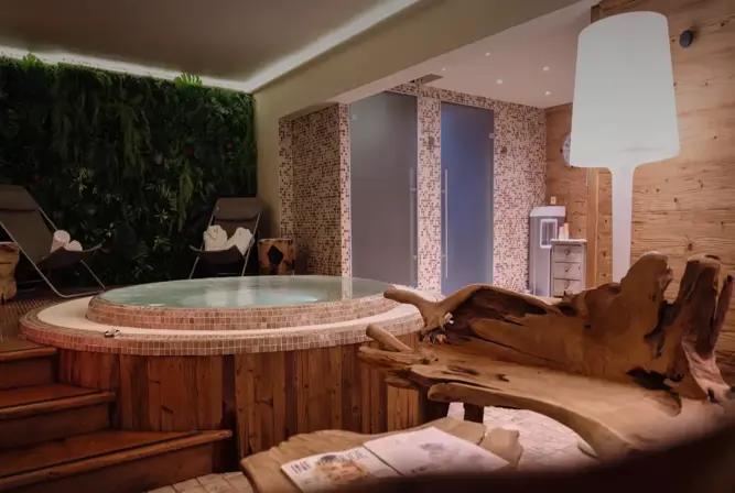 Hotel Alpen Ruitor-Meribel-Hot tub.webp