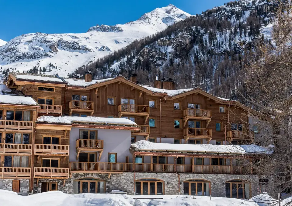 Skadi-Val d'Isere-Exterior (2).webp