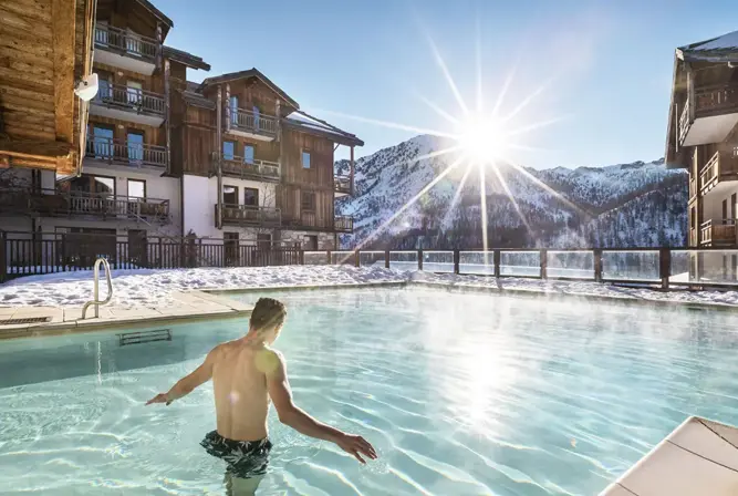 Hameau des Airelles-Montgenevre-Outdoor pool.webp