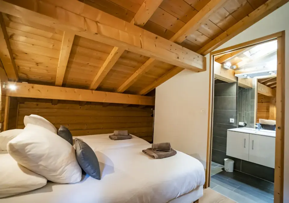Chalet Le Refuge-Chatel-Bedroom (2).webp