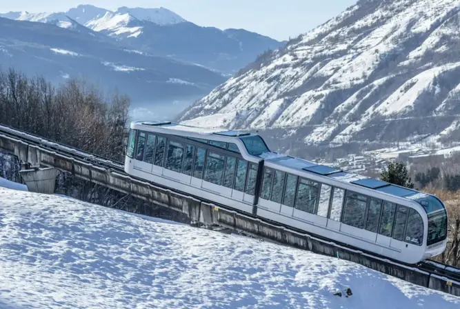 Bourg St Maurice funicular (©John Beague).webp