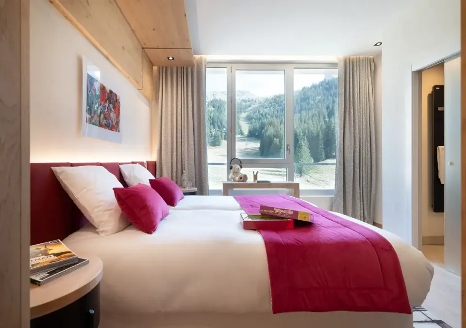 Alhena-Flaine-Typical hotel room (3).webp