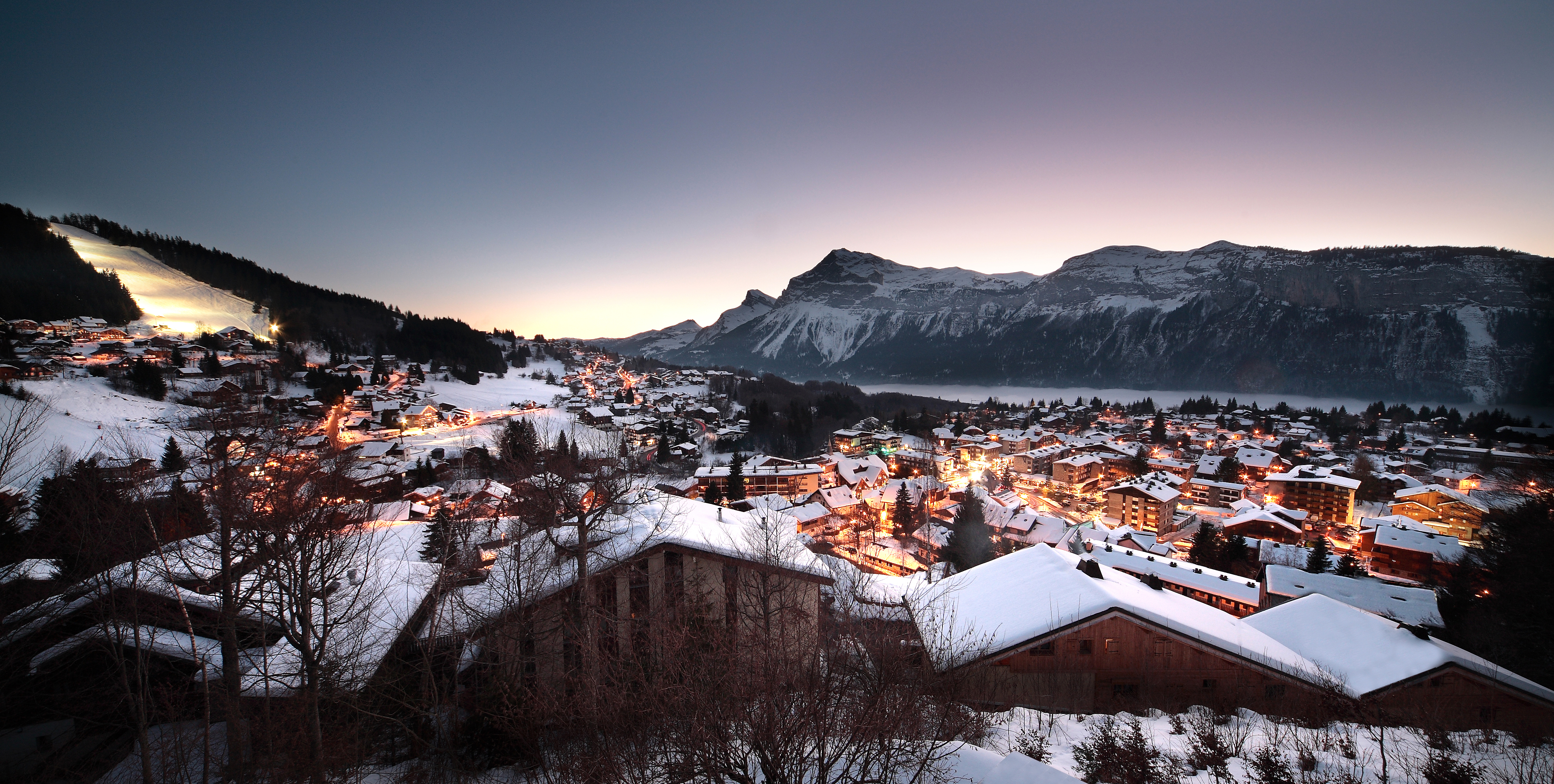 Les Carroz Ski Resort - Village at night (©G.Piel)