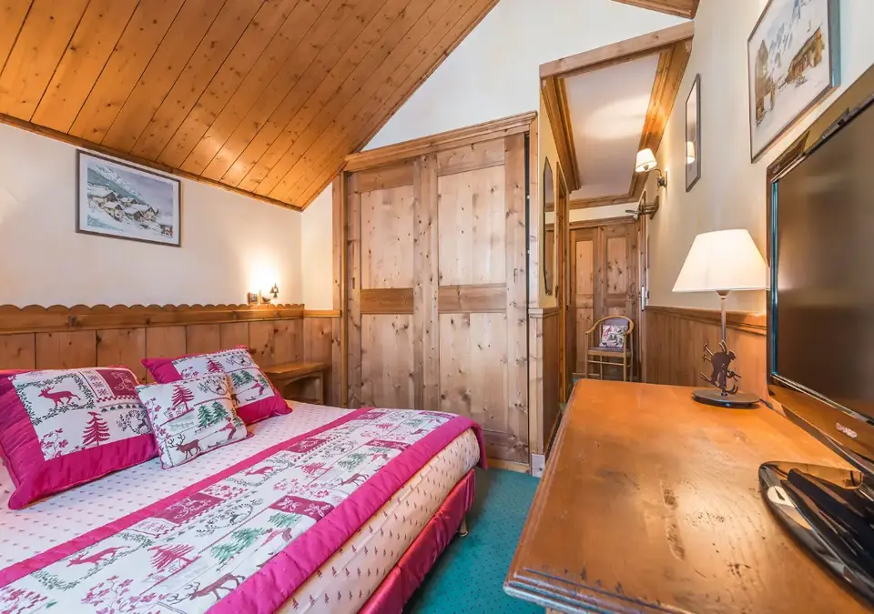 Eterlou-Meribel-chambre_triple_tradition (1).webp