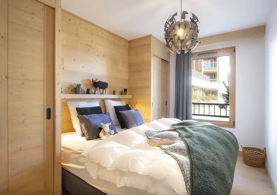 Phoenix-Alpe d'Huez-Typical C building apartments (19).webp