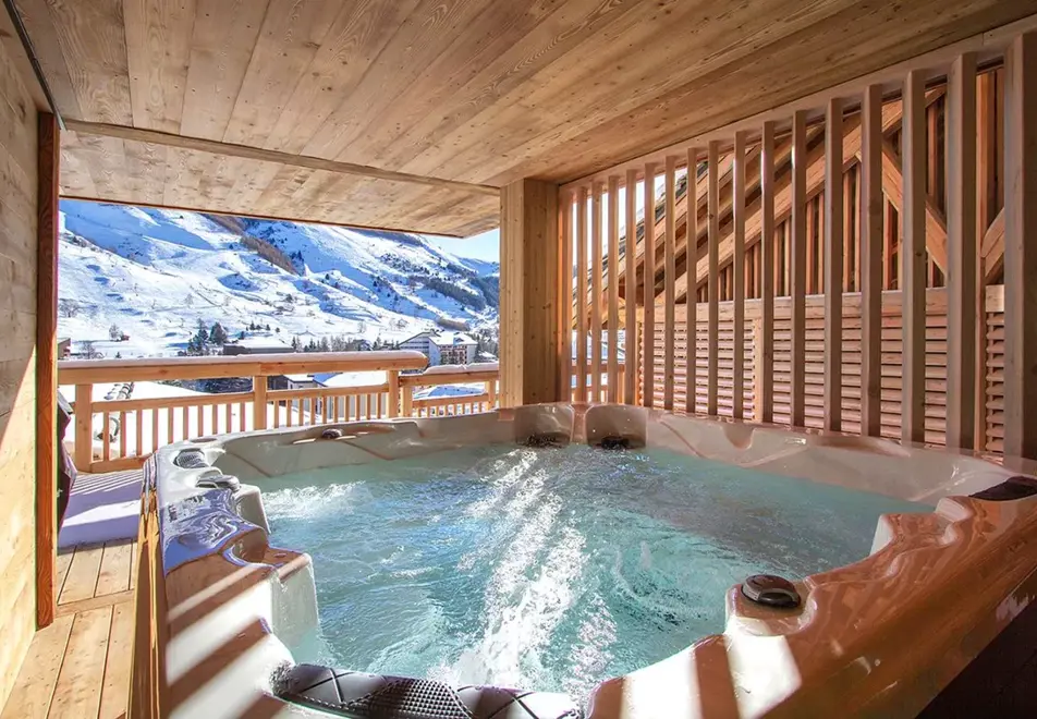 Le Lynx, Les Deux Alpes (self catered chalet) - Hot tub