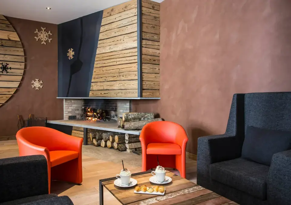 Hotel St Charles-Val Cenis-Reception lounge (2).webp