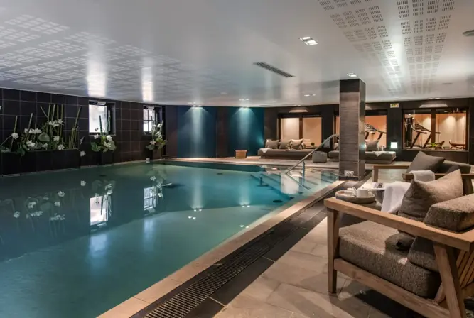 Pool-Manali-Lodge-Courchevel.webp