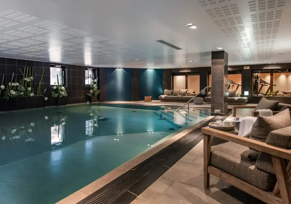 Pool-Manali-Lodge-Courchevel.webp