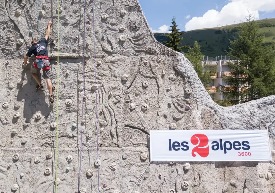 Les Deux Alpes climbing wall.webp