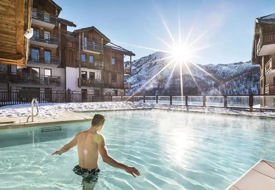 Hameau des Airelles, Montgenevre (self catered apartments) - Outdoor pool