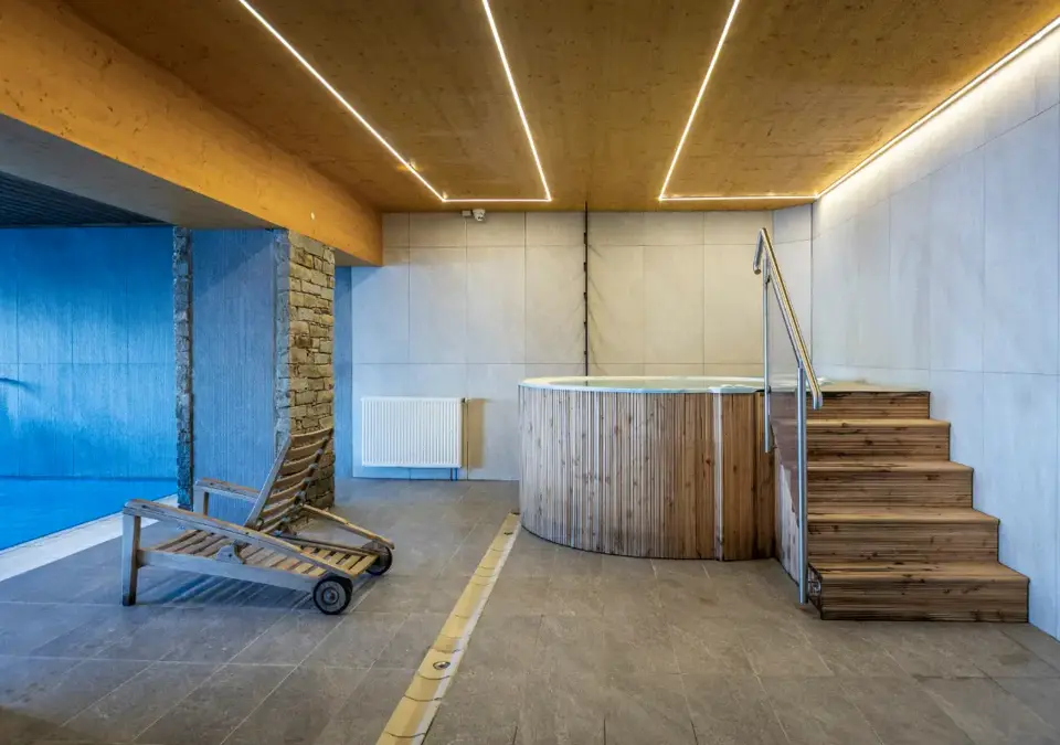 Les Balcons de Belle Plagne-Hot tub (©ManuReyboz).webp
