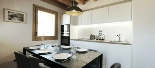 Pomme de Pin - 4 bedroom sleeping 8 (c.90m2):