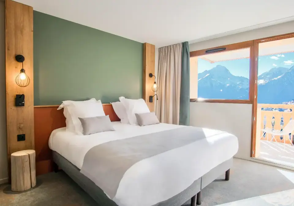 Les Cretes-Les Deux Alpes-Typical room (6).webp