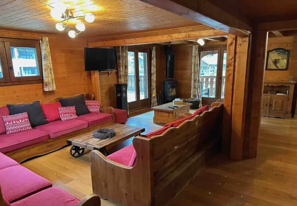 Chalet Braconnier, Chatel (self catered chalet) - Diner/living area