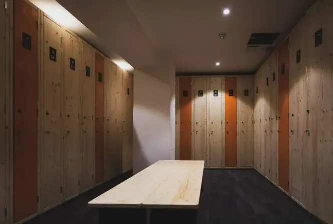Basecamp Lodge-Les Deux Alpes-Ski lockers.webp