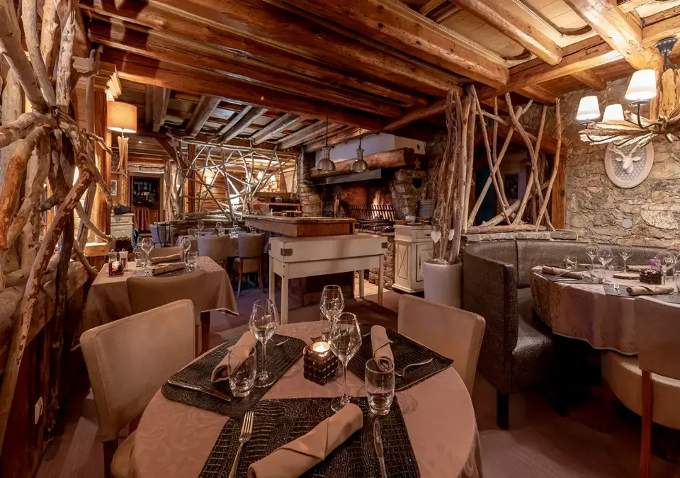 Hotel Eterlou-Meribel-Restaurant La Grange (1).webp