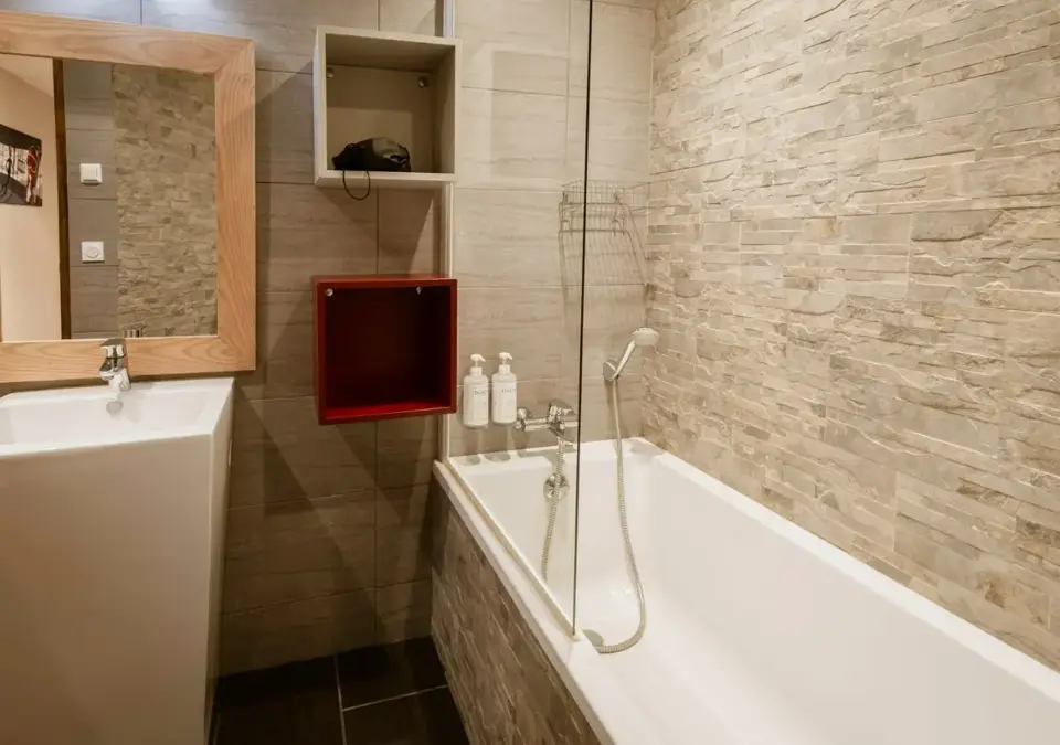 Adrien-Valloire-Apt 8 (2).webp