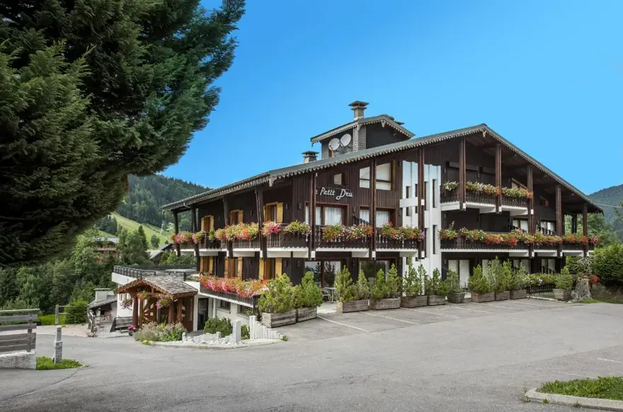 SUMMER-Hotel Le Petit Dru-Morzine (2).webp