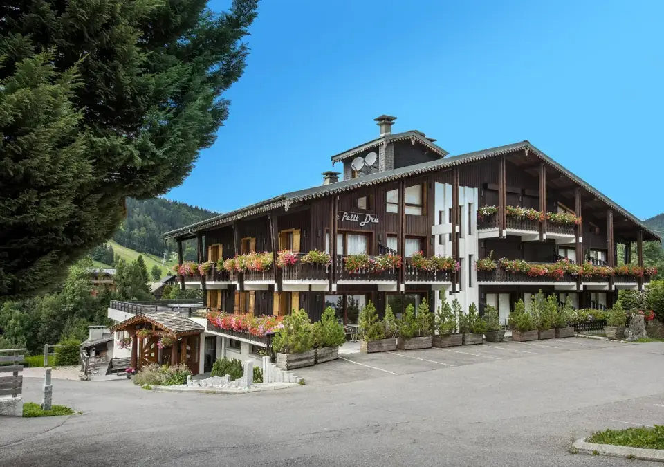 SUMMER-Hotel Le Petit Dru-Morzine (2).webp