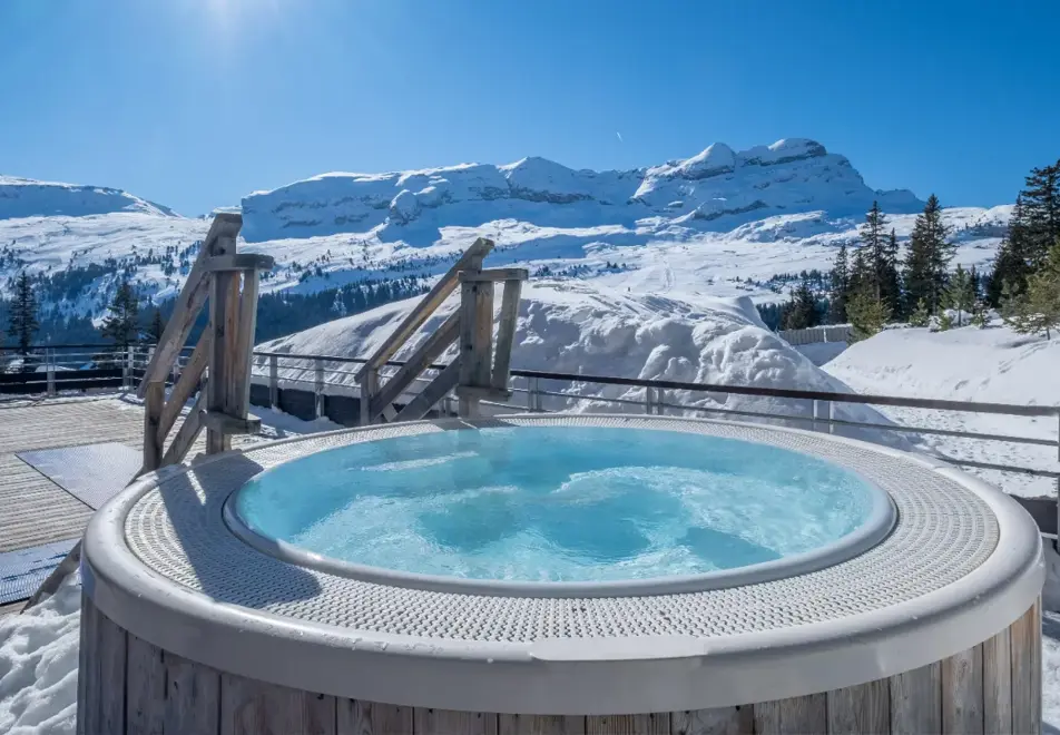 Les Terrasses de Helios, Flaine (self catered apartments) - Hot tub