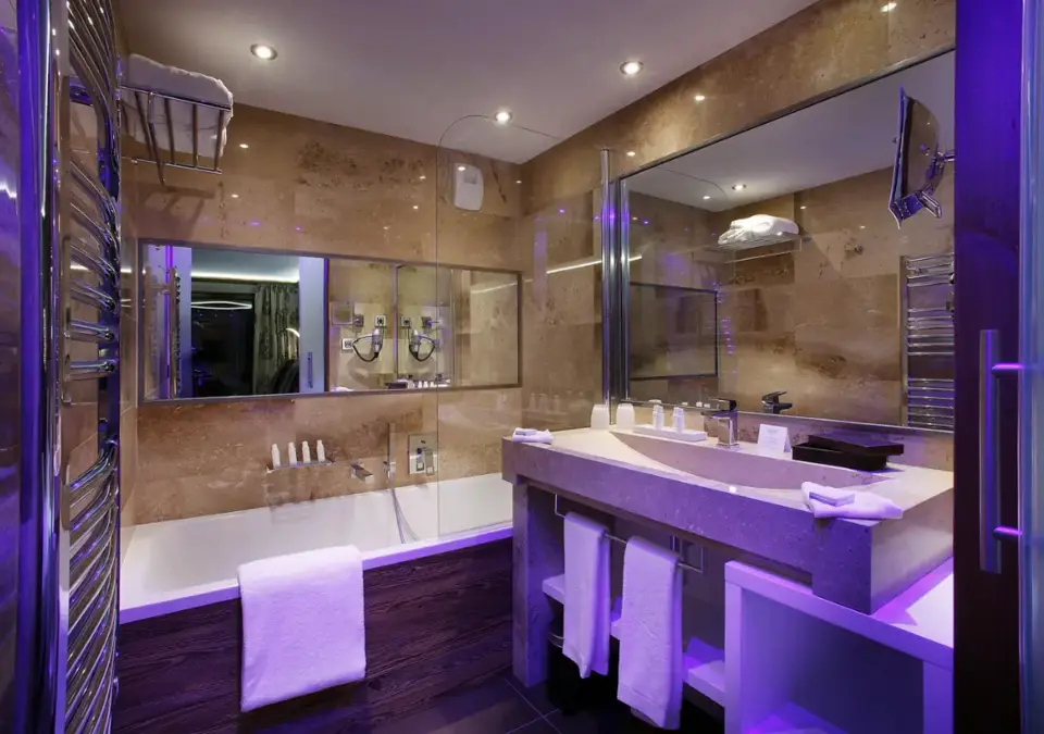Koh-I Nor-Val Thorens-Typical hotel room (3).webp