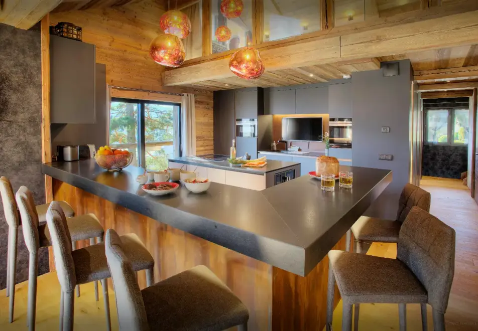 Chalet Kalyssia, Lake Annecy (self catered chalet) - Dining area