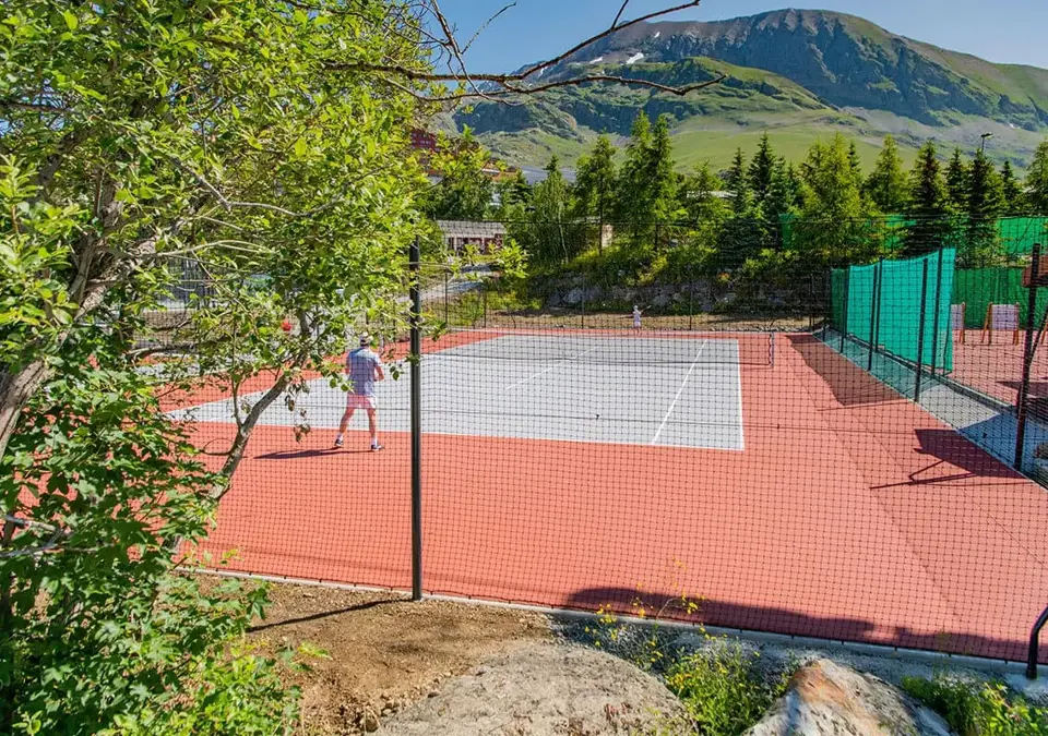 Alpe d'Huez outdoor tennis (2).webp