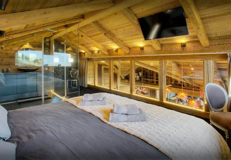 Chalet Kalyssia, Lake Annecy (self catered chalet) - Master suite